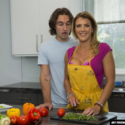 Summer Stevens Dans 'Naughty America' is willing to share her cooking secrets in exchange for some hard cock (Vignette 143)