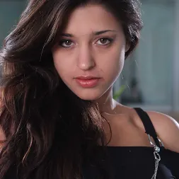 Uma Stone en 'Naughty America' fucks with her latina big tits  (Miniatura 216)