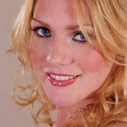 Victoria Vonn in 'Naughty America' fucks her neighbor (Thumbnail 1)