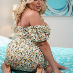 Vivianne DeSilva in 'Naughty America' I Have a Wife (Thumbnail 68)