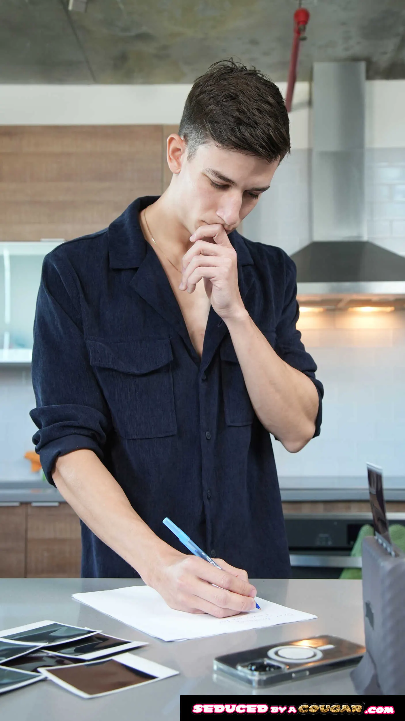 Naughty America 'Seduced By A Cougar' Darsteller Wendy Raine (Foto 237)